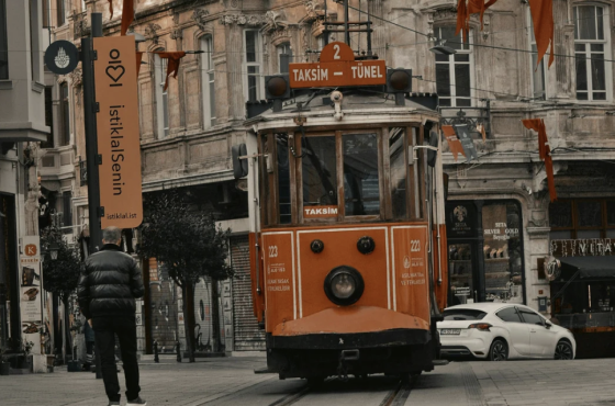 Rana Demiriz ile Beyoğlu’nda Sanatın İzinde